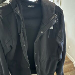 Like new condition North Face hooded sweatshirt/Jacket